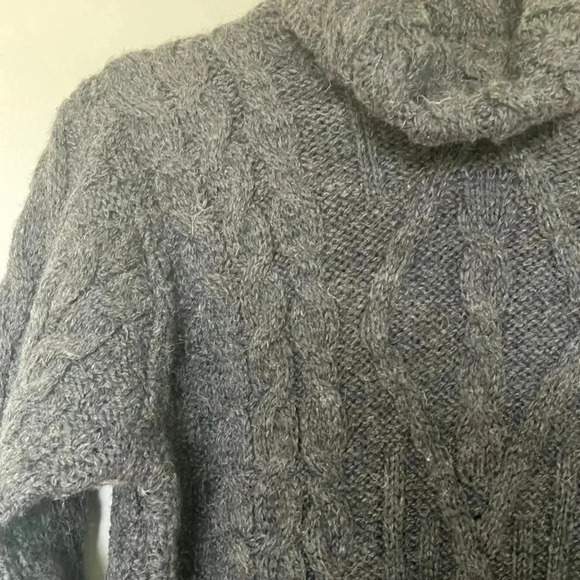 Inis Crafts  100% merino wool grey cable knit turtleneck sweater - Picture 2 of 4
